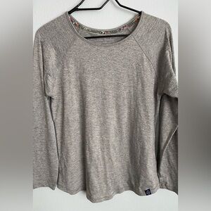 Vera Bradley Long Sleeve Athletic Top, size medium, grey